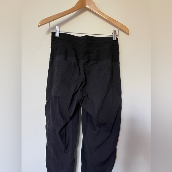 Lululemon Track Pant Joggers (black, size 4) - Picture 7 of 8
